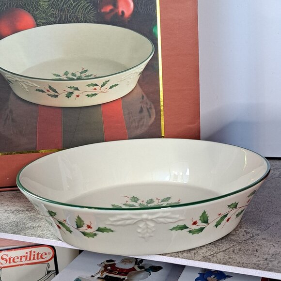 NIB NEW LENOX Holiday Holly Bakeware Baking Pie Plate Dish